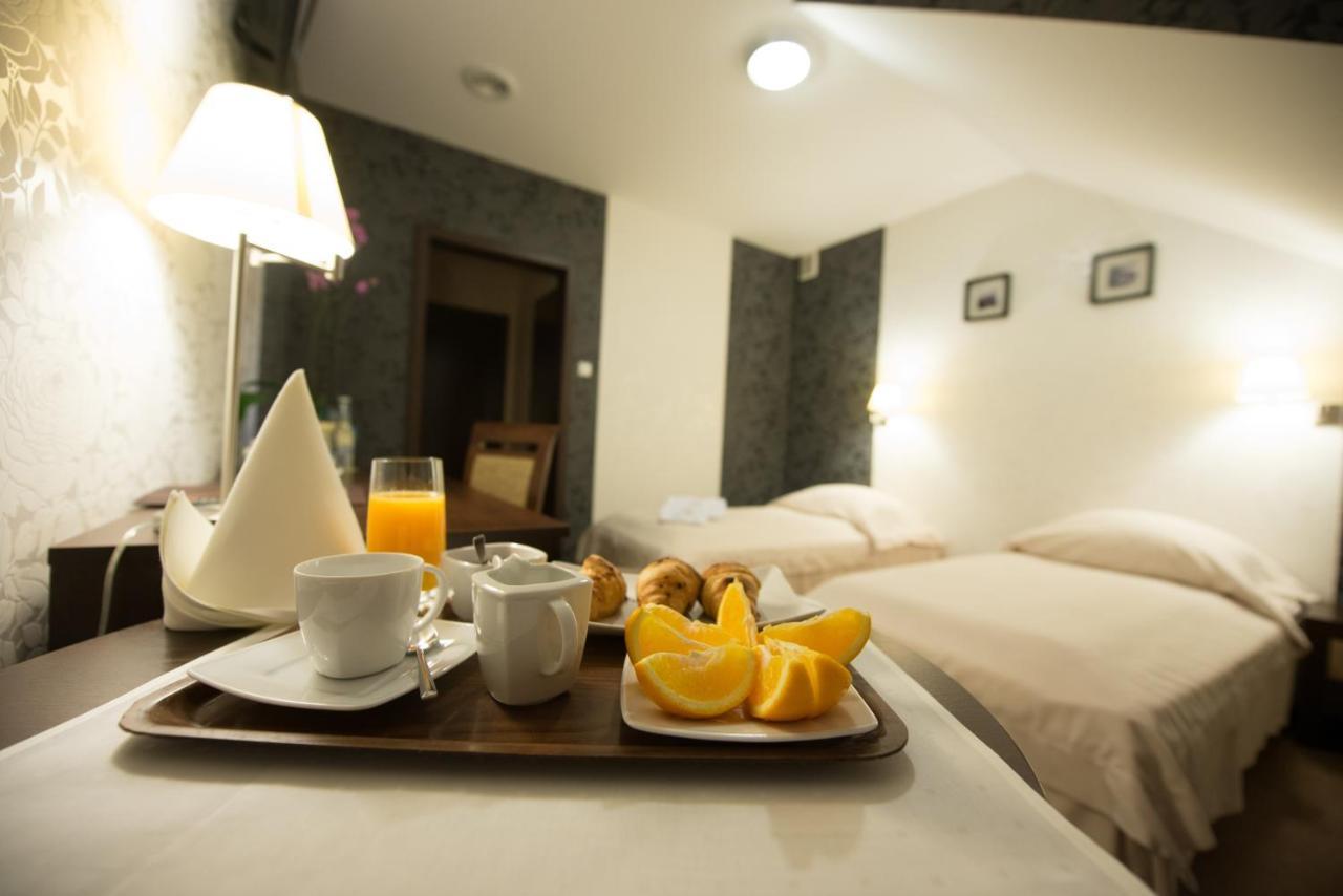 Hotel Cztery Pory Roku Głogów Małopolski Eksteriør billede
