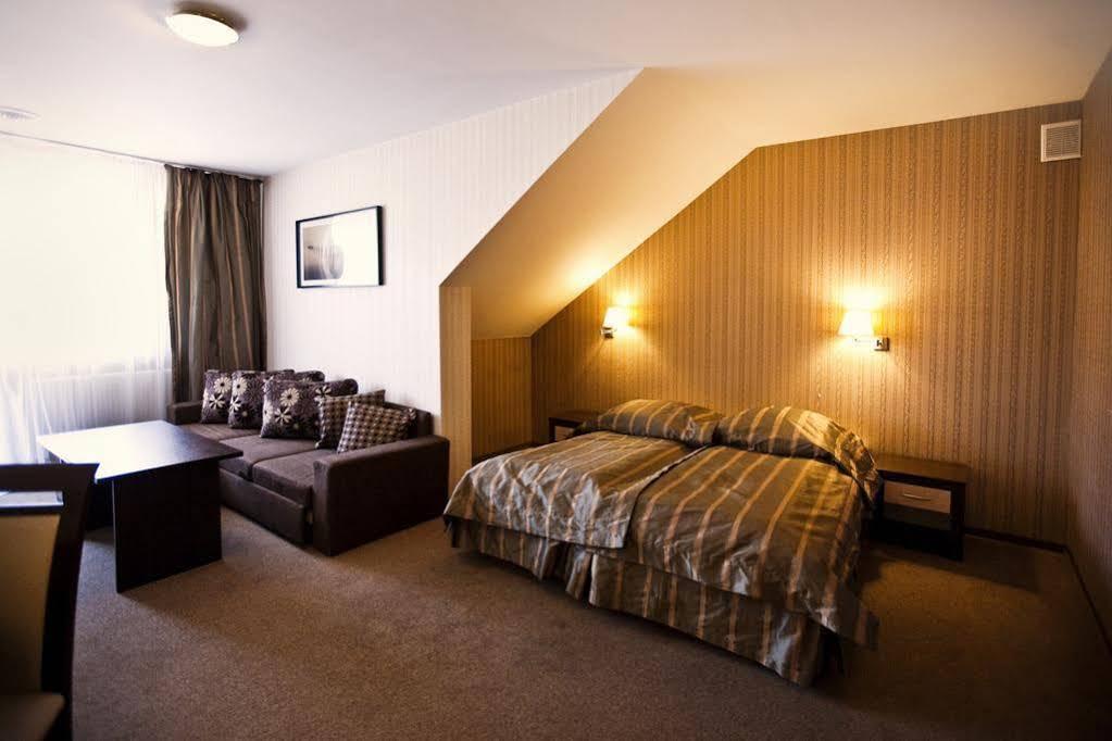 Hotel Cztery Pory Roku Głogów Małopolski Eksteriør billede